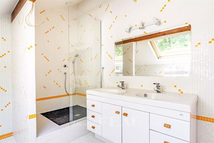 Image No.22-7 Bed House for sale