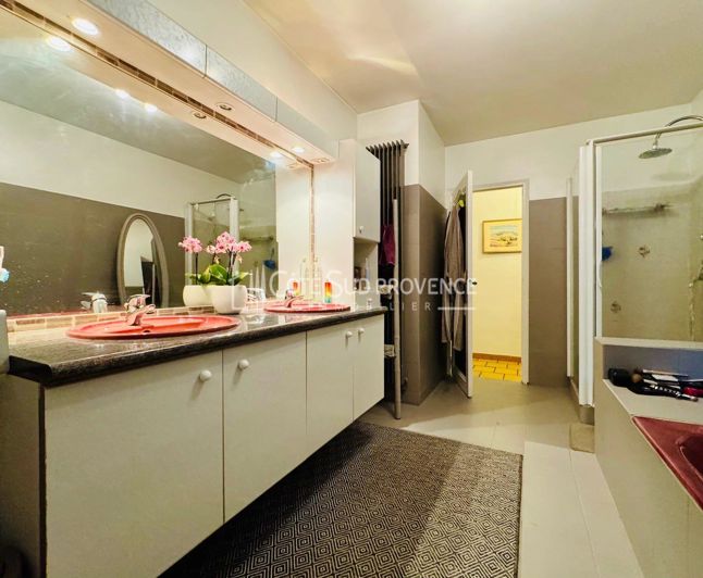 Image No.15-3 Bed House for sale