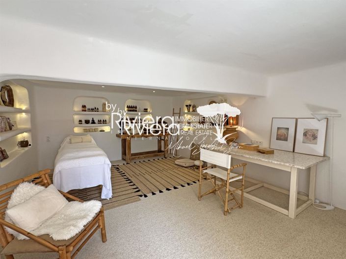 Image No.20-5 Bed House for sale