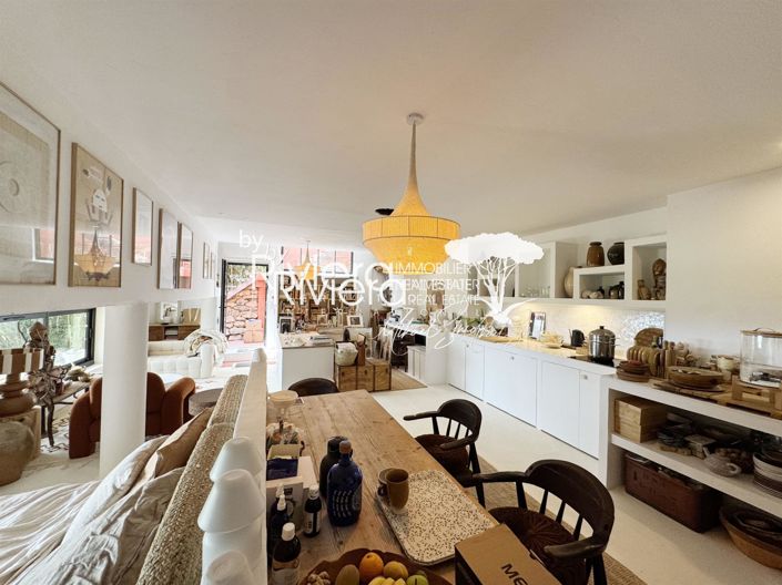 Image No.24-5 Bed House for sale