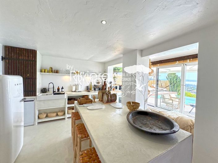 Image No.6-5 Bed House for sale