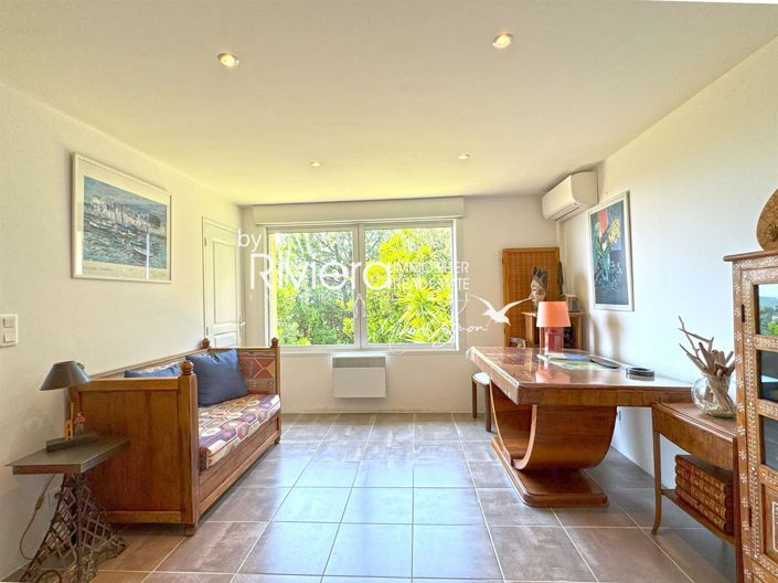 Image No.26-6 Bed House for sale