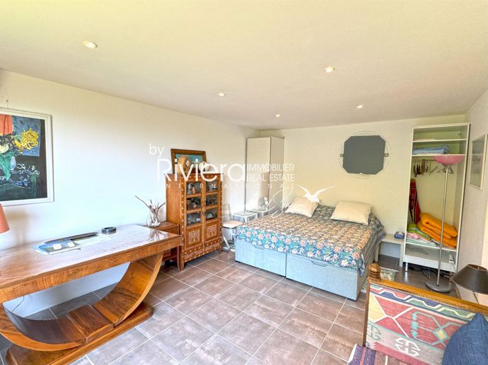 Image No.27-6 Bed House for sale