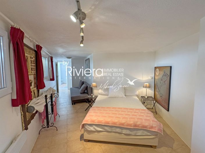 Image No.31-6 Bed House for sale