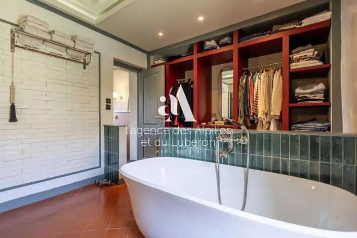 Image No.10-3 Bed House for sale