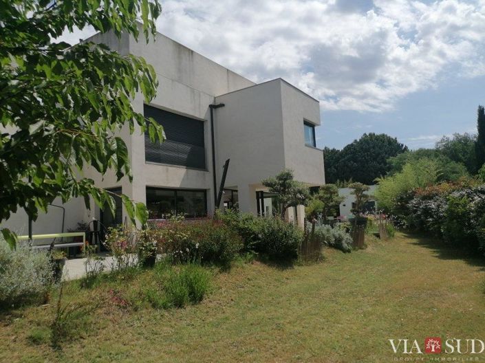 Image No.1-5 Bed Property for sale