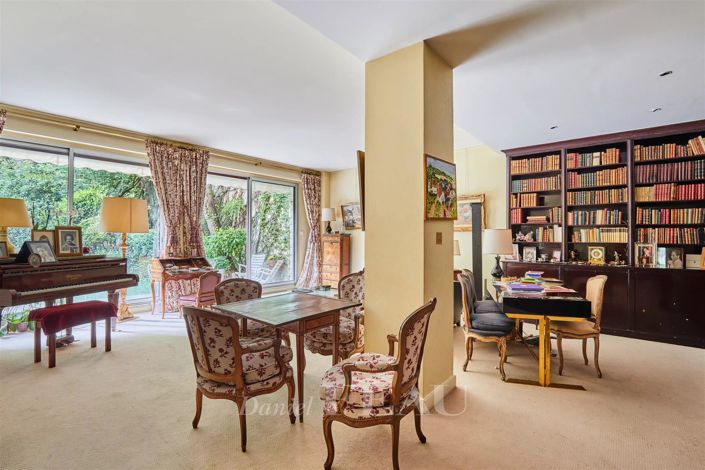 Image No.8-5 Bed Apartment for sale