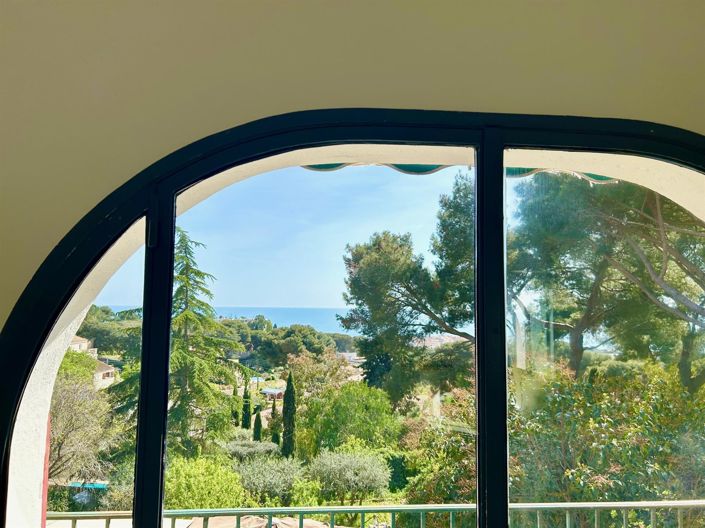 Image No.2-6 Bed House for sale