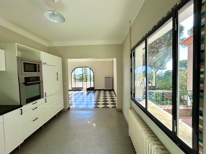 Image No.5-6 Bed House for sale