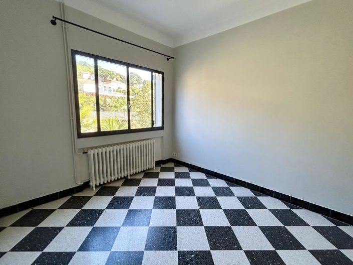 Image No.6-6 Bed House for sale