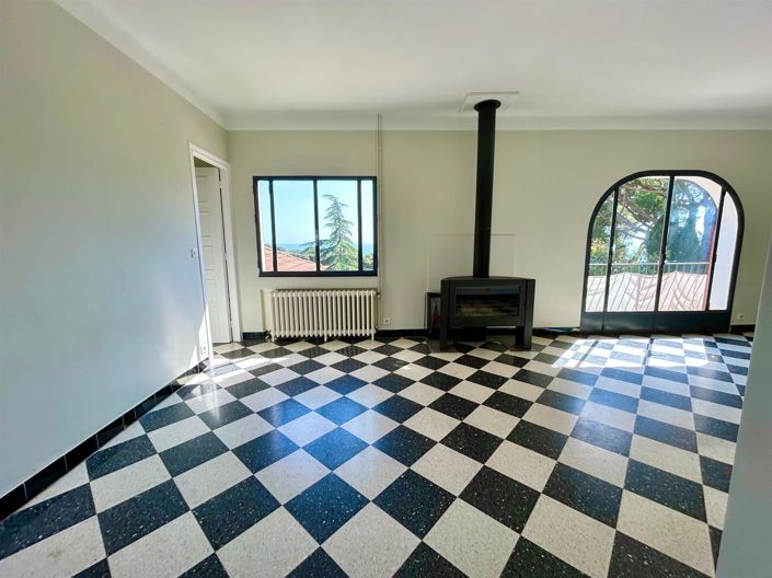 Image No.7-6 Bed House for sale