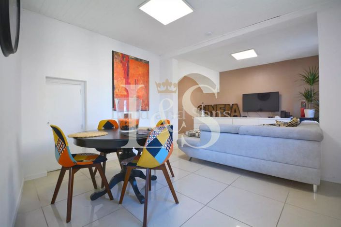 Image No.1-4 Bed House for sale