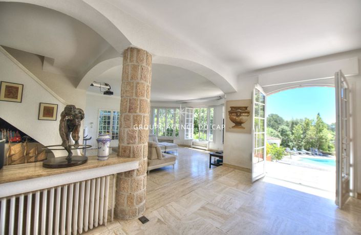 Image No.6-5 Bed House for sale