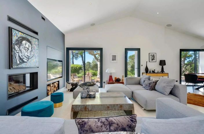 Image No.2-4 Bed House for sale