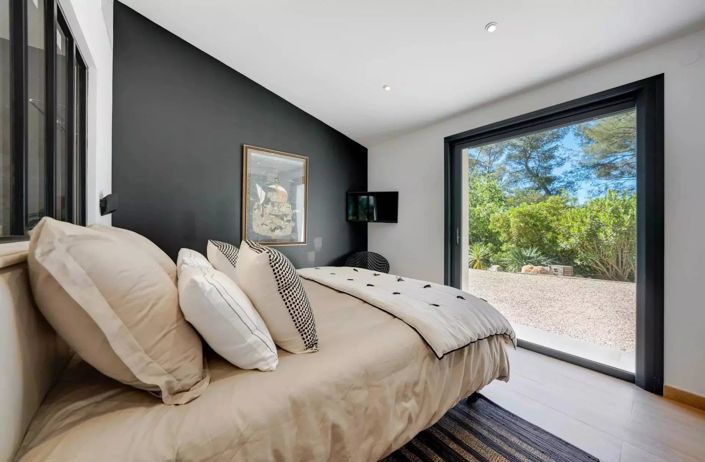 Image No.4-4 Bed House for sale