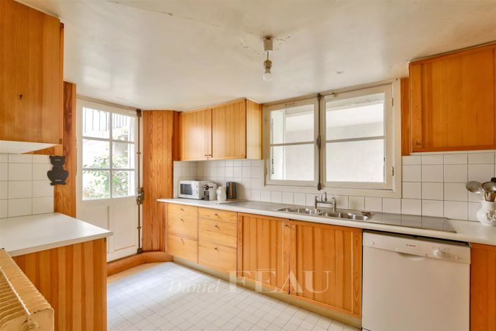 Image No.10-6 Bed House for sale