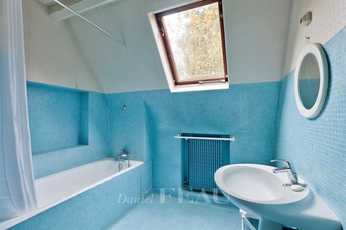 Image No.16-6 Bed House for sale