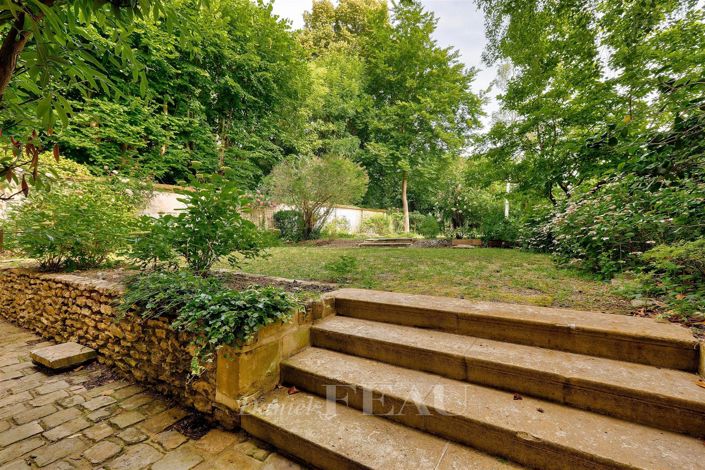 Image No.18-6 Bed House for sale