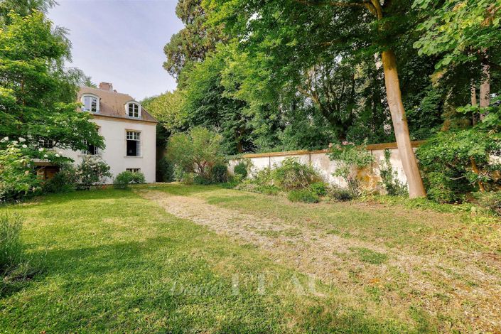 Image No.2-6 Bed House for sale