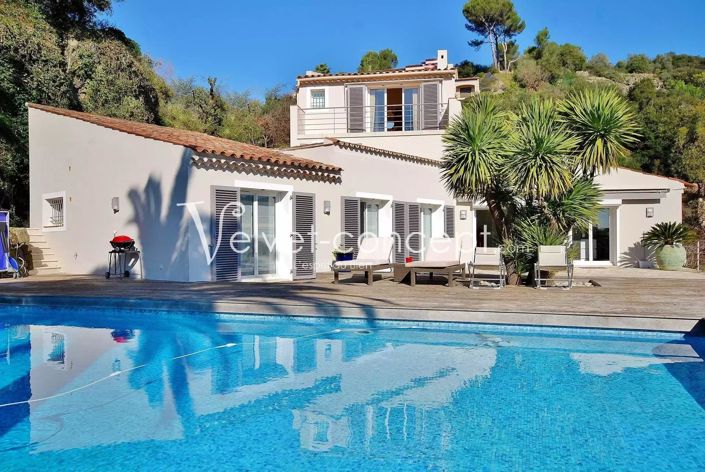 Image No.1-4 Bed House for sale