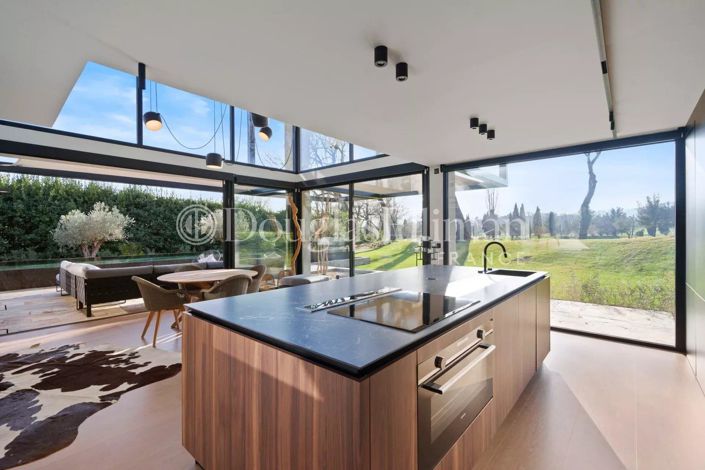 Image No.10-5 Bed House for sale