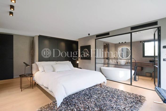 Image No.11-5 Bed House for sale