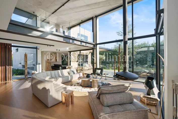 Image No.6-5 Bed House for sale