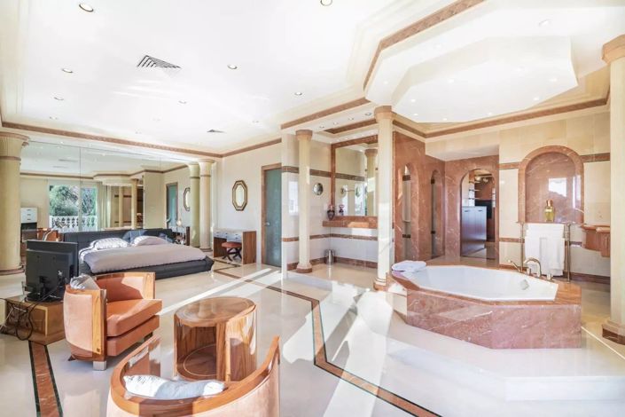 Image No.10-5 Bed House for sale