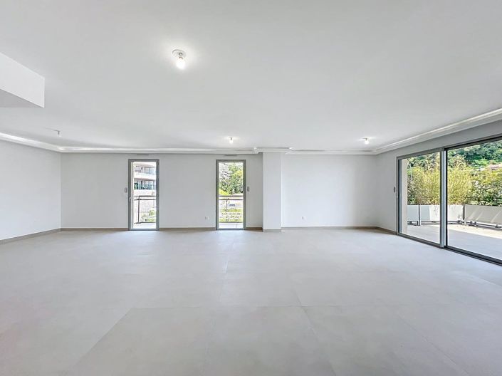 Image No.1-4 Bed Apartment for sale