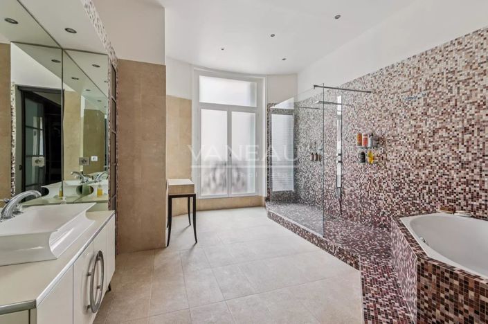 Image No.9-5 Bed Apartment for sale