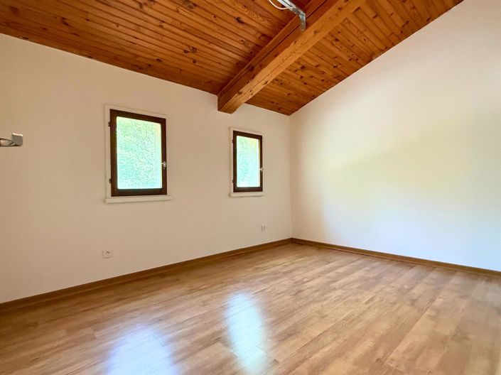 Image No.10-9 Bed House for sale