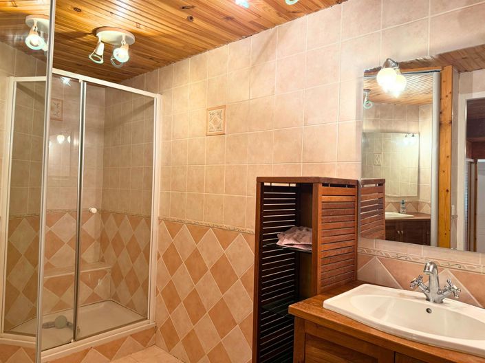 Image No.13-9 Bed House for sale