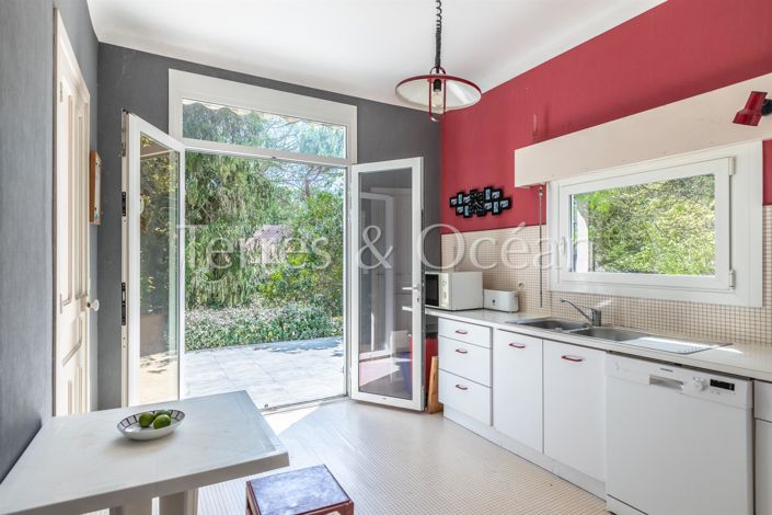 Image No.4-5 Bed House for sale