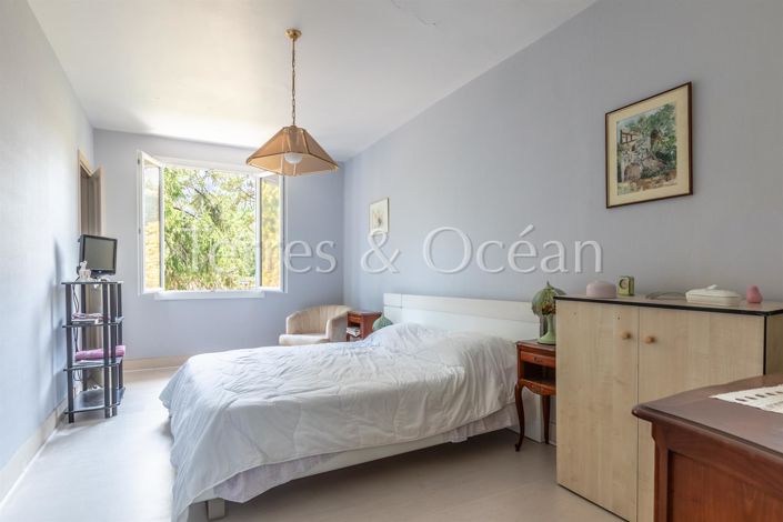 Image No.5-5 Bed House for sale