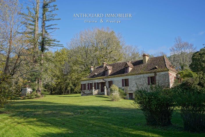 Image No.1-6 Bed Property for sale