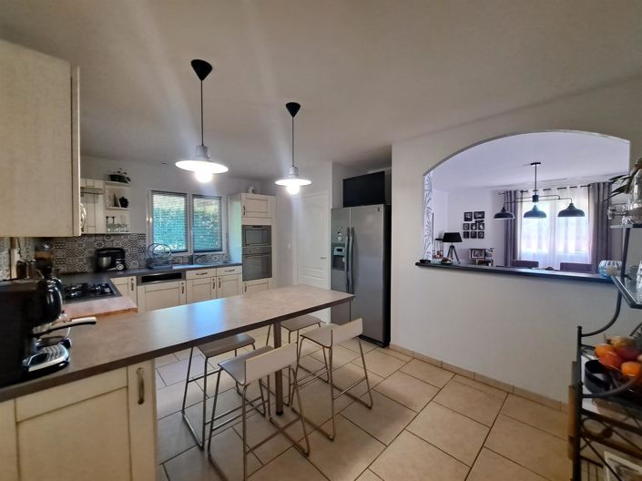 Image No.11-3 Bed House for sale