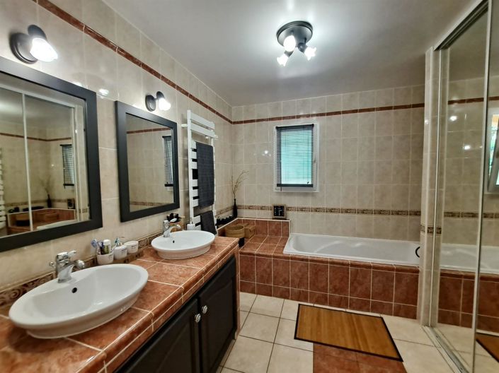 Image No.19-3 Bed House for sale