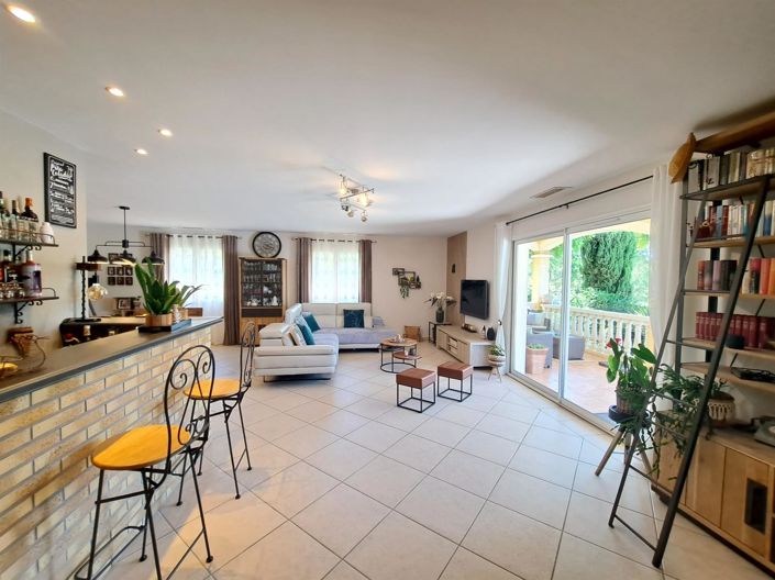 Image No.6-3 Bed House for sale