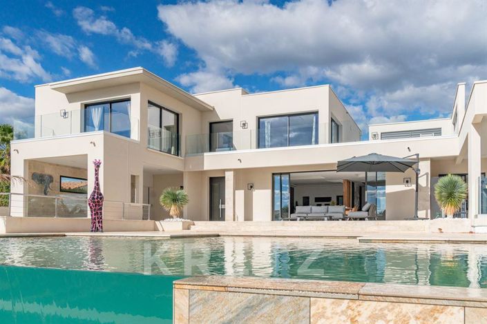Image No.1-5 Bed Property for sale
