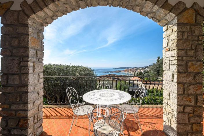 Image No.1-4 Bed House for sale