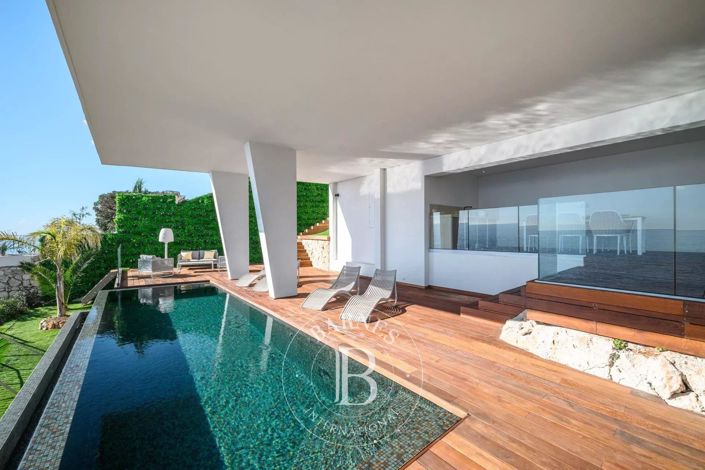 Image No.1-4 Bed House for sale