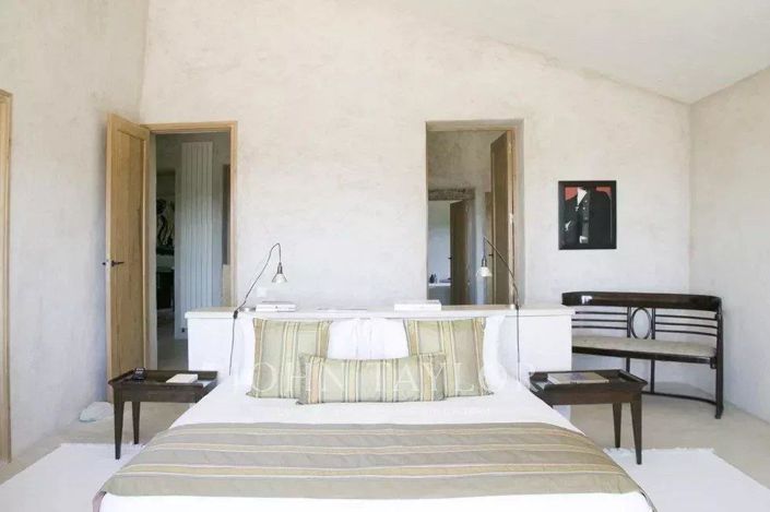 Image No.25-7 Bed House for sale