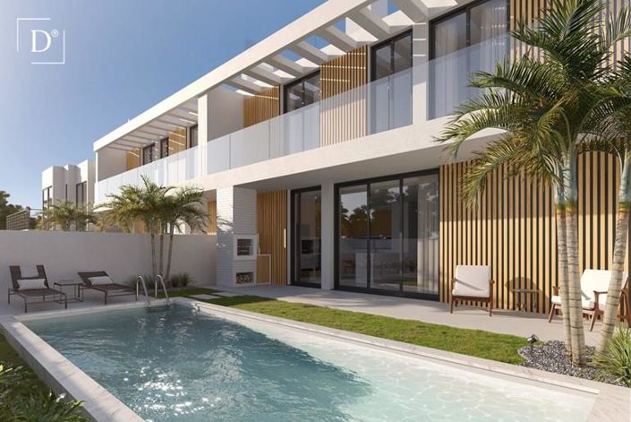 Image No.1-4 Bed House for sale