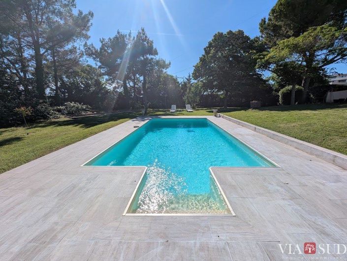 Image No.2-5 Bed Property for sale