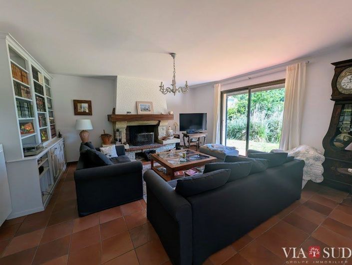 Image No.6-5 Bed Property for sale