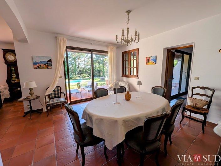 Image No.7-5 Bed Property for sale