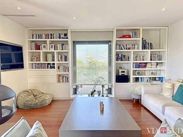 Image No.11-3 Bed Property for sale