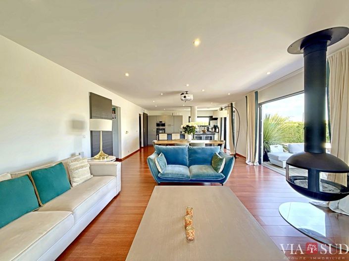 Image No.15-3 Bed Property for sale