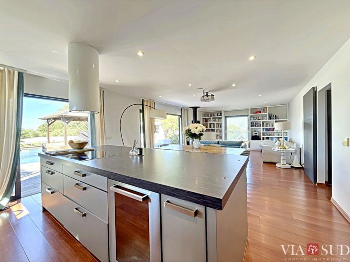 Image No.9-3 Bed Property for sale