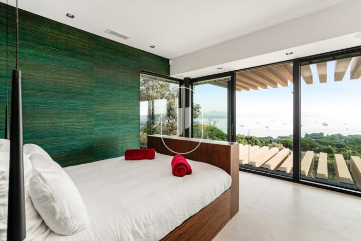 Image No.10-6 Bed House for sale